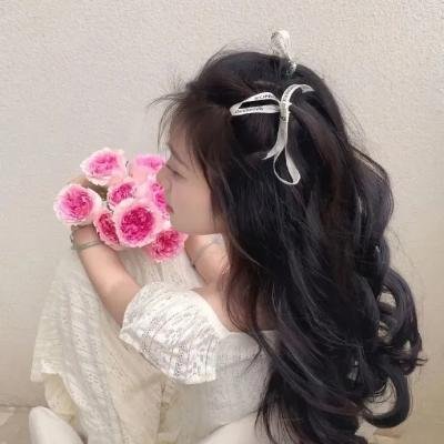 挥著翅膀的女孩